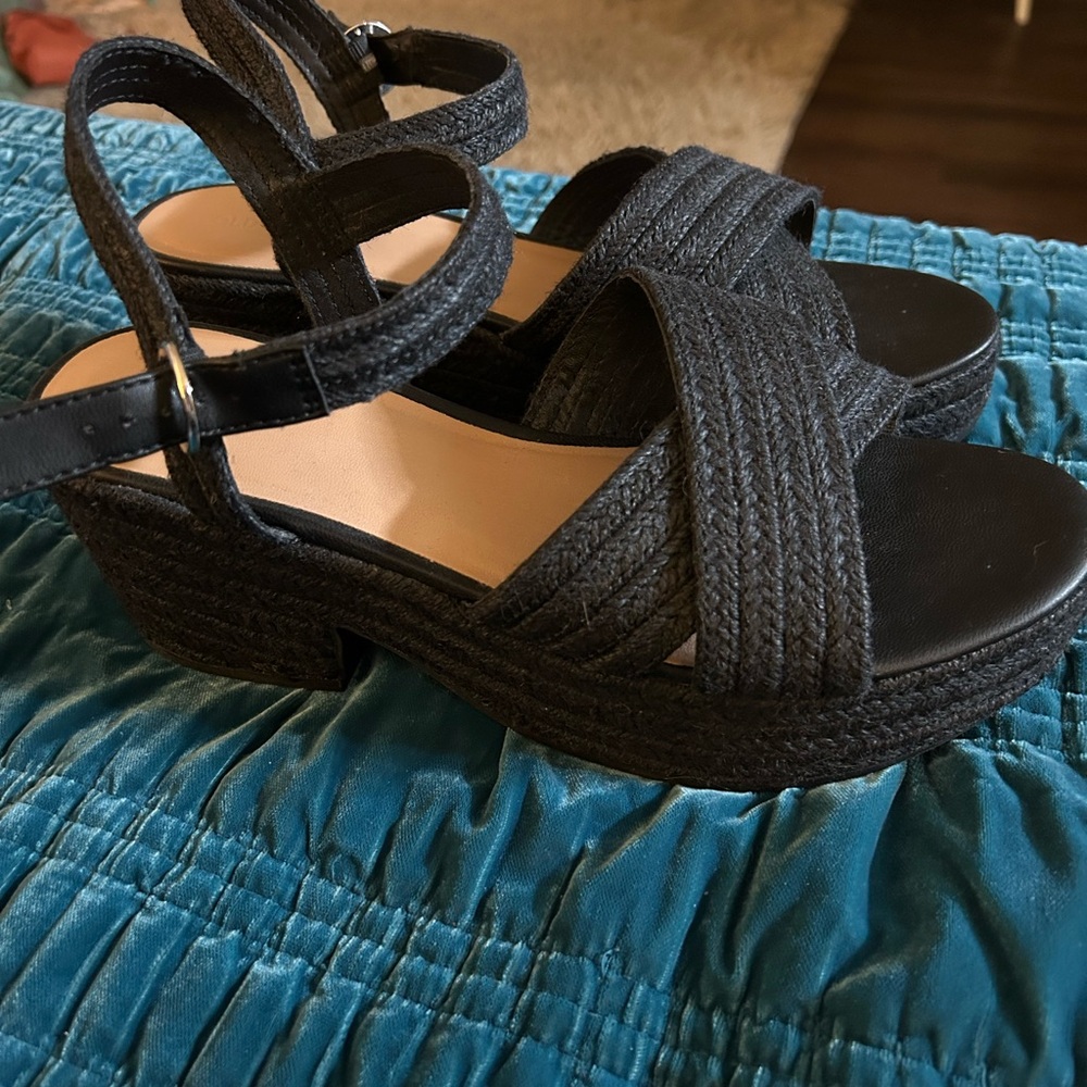 Old Navy Black Sandals - Picture 2 of 6